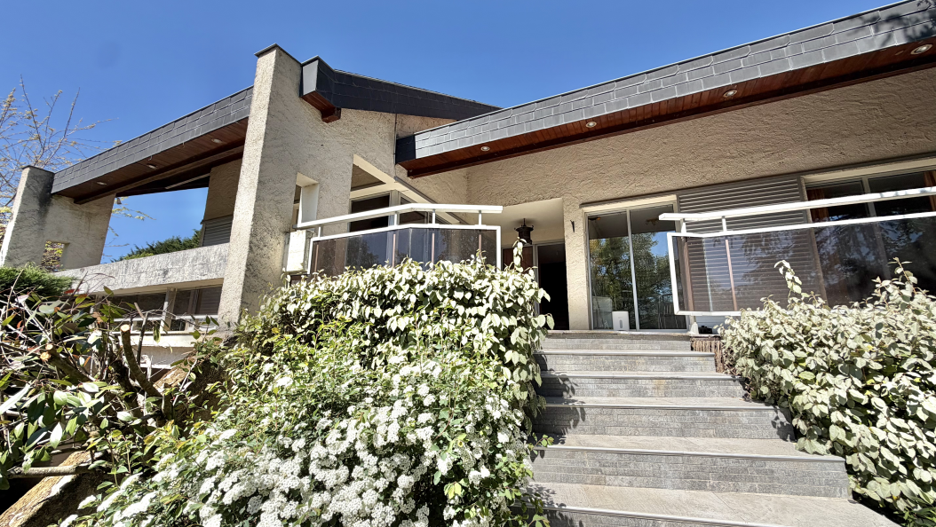 Propriété avec piscine et maison d'amis