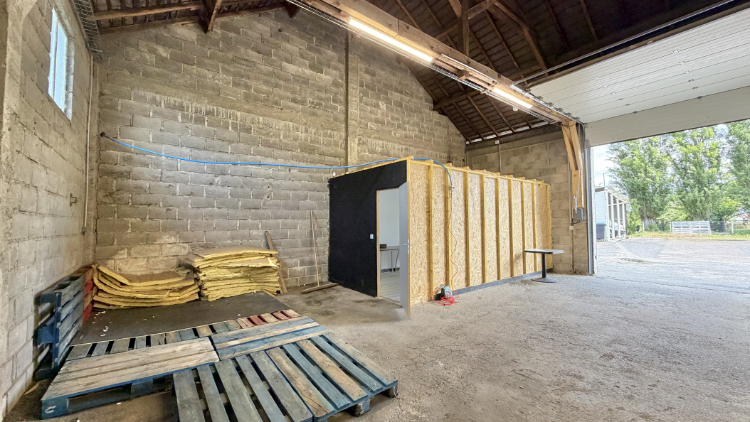 À louer – Local commercial / stockage d’environ 75 m² – proche de Nevers