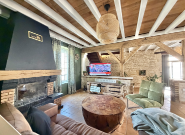 Charmante maison rénovée avec piscine chauffée et dépendances – Garchizy