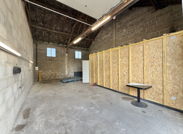 À louer – Local commercial / stockage d’environ 75 m² – proche de Nevers