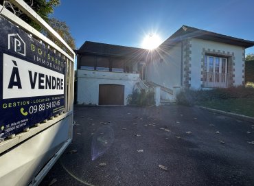 Grande maison dans un quartier prisé
